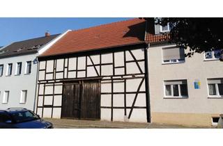 Haus kaufen in Scheunenstraße 22a, 39288 Burg, Ausbauen oder Lagern - Zweifamilienhaus-Projekt in Burg