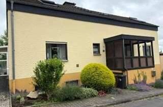Einfamilienhaus kaufen in 65520 Bad Camberg, Freistehendes Einfamilienhaus mit 2 Wohnungen in Bad Camberg! Balkon, Terrasse, 1 Garage und sonnige
