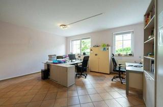 Gewerbeimmobilie kaufen in 96515 Sonneberg, Renditestarke Einheit mit Stellplatz und großem Keller!