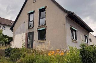 Einfamilienhaus kaufen in 97532 Üchtelhausen, Üchtelhausen - Einfamilienhaus mit Doppelg. - Teilrenoviert mit großem Potenzial