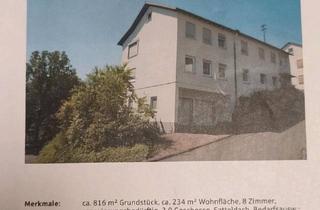 Haus kaufen in 57223 Kreuztal, Kreuztal - Zweifamilienhaus mit Keller & Doppelgage in Hilchenbach