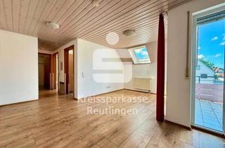 Wohnung kaufen in 72555 Metzingen, Komfortabel wohnen ab 60 - Helle Dachgeschosswohnung mit Balkon und Aufzug