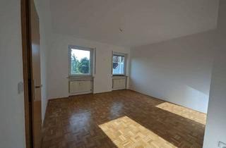 Wohnung kaufen in 85399 Hallbergmoos, TOP VERMIETET! Investment: 4-Zimmer-Maisonette mit Balkon und ca. 4 % Rendite