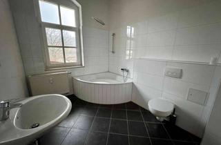 Wohnung mieten in 01705 Freital, Gepflegte 2 Raumwohnung mit Balkon und Eckbadewanne