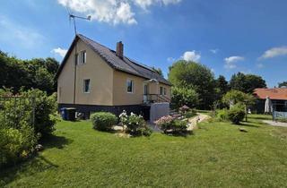 Haus kaufen in Glasow 29b, 17159 Dargun, ruhig gelegenes EFH mit 1291m² Grundstück, Keller, Kamin, PV-Anlage, Doppelgarage und Ausbaureserve