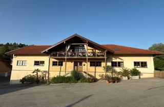 Haus kaufen in 83417 Kirchanschöring, Großzügiges Wohn- und Bürogebäude mit Gewerbehalle in Kirchanschöring