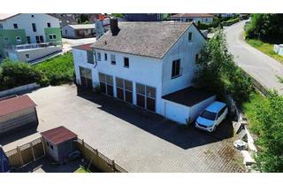 Haus kaufen in 91586 Lichtenau, Vielseitige Immobilie mit vermieteter Wohnung und großzügigen Garagenflächen