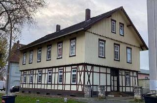 Anlageobjekt in Fabrikstraße, 38364 Schöningen, Schlüssel umdrehen, renovieren und vermieten: Renditeobjekt mit drei Wohneinheiten in Schöningen