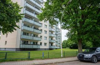 Wohnung kaufen in 25469 Halstenbek, Modernisiert & bezugsfertig: ETW im 2. OG mit Balkon, Keller und Fahrstuhl in Halstenbek bei Hamburg