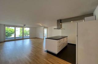 Wohnung kaufen in 71032 Böblingen, Bezugsfrei - Top-Lage am Oberen See: Großzügige 4-Zimmer-Whg. mit über 30 qm Terrasse in Böblingen!