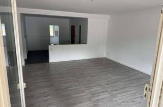 Wohnung kaufen in Breslauer Straße 12, 45881 Schalke, Stilvolle, modernisierte 3-Zimmer-Erdgeschosswohnung mit Balkon in Gelsenkirchen