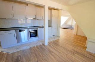 Wohnung mieten in Henning-Von-Tresckow-Weg 21, 21682 Stade, Modernisierte 2,5-Zimmer-Altbauwohnung mit Loggia + Stellplatz & Garage in Stade- Ottenbeck