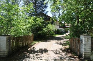 Haus kaufen in 82054 Sauerlach, Familientraum: Charmantes Haus im alpenländischen Stil mit viel Platz und idyllischem Garten