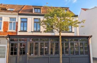 Haus kaufen in 26548 Norderney, Provisionsfrei - Jugendstil-Juwel - 2 stilvolle Ferienwohnungen + 1 traumhaftes Zuhause