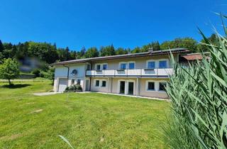 Haus kaufen in 94481 Grafenau, Tür auf - Herz rein!Modernes "Sacherl" in sonniger Lage, mit PV-Anlage, Teich und mega Garten.