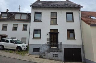 Haus kaufen in 66128 Saarbrücken, RESERVIERT! Zweifamilienhaus für Selbstnutzer und Vermieter mit Garten und einer Garage
