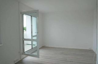 Wohnung kaufen in 01796 Pirna, Pirna - Renovierte 3-Raum-Wohnung mit Balkon - Pirna-Sonnenstein, bezugsf