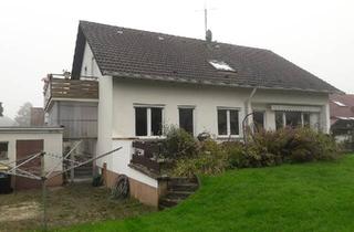 Haus kaufen in 75446 Wiernsheim, Wiernsheim - Freistehendes 2-Fam. Haus mit 3 Garagen, Stellplätzen und Garten