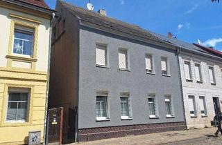 Mehrfamilienhaus kaufen in 39288 Burg, Mehrfamilienhaus mit zwei Wohneinheiten, Ausbaureserve im Dachgeschoss und großzügigem Nebengelass
