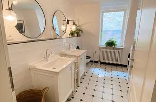 Wohnung kaufen in 76530 Innenstadt, Stilvolle Altbauperle mit Charme und Weitblick!