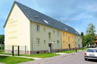 Wohnung mieten in Karl-Liebknecht-Straße, 39218 Schönebeck, Klein, fein, mein - schöne 2-Raum Wohnung mit Balkon im Erdgeschoss.