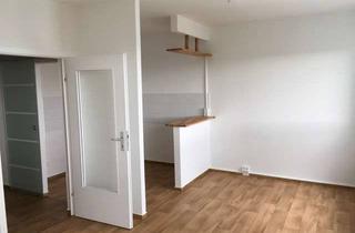 Wohnung mieten in Heinz-Steyer-Ring 48, 06849 Süd, 2 Zimmer mit Balkon und Aufzug!