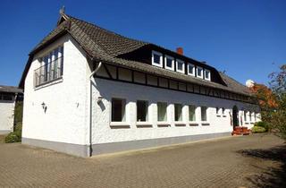 Gewerbeimmobilie kaufen in 29303 Bergen, 5.604 m² Grundstück mit repräsentativer Reetdach-Villa, Gästehaus und Halle im Kernort von Bergen