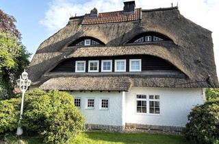 Villa kaufen in 29303 Bergen, 5.604 m² Grundstück mit repräsentativer Reetdach-Villa, Gästehaus und Halle im Kernort von Bergen