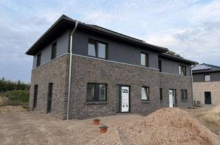 Haus mieten in 25792 Neuenkirchen, Neubau Doppelhaushälfte 134 m² Wohnfläche 5 Zimmer Erstbezug Links