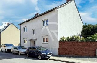 Anlageobjekt in 52428 Jülich, Zweifamilienhaus mit drei Garagen und attraktiven Nutzungsmöglichkeiten in zentraler Lage von Jülich