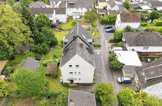 Doppelhaushälfte kaufen in 53227 Oberkassel, Entwicklungsfähige Doppelhaushälfte mit Garten in Bonn-Oberkassel-Nord frei ab August