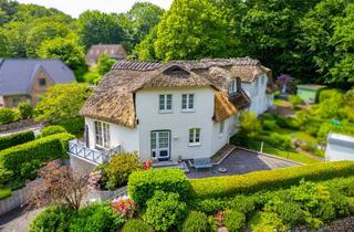 Haus kaufen in 24960 Glücksburg, Glücksburg: Reetdachendhaus zum Verlieben – Wohnen zwischen Wald, Meer und Stadtkern