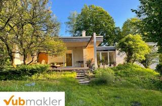 Einfamilienhaus kaufen in 95659 Arzberg, Rarität im Fichtelgebirge: Kernsanierter Bauhaus-Bungalow mit 163 qm auf 7.500 qm Parkgrundstück