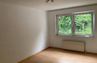 Wohnung kaufen in 42275 Wuppertal, Wuppertal - Helle und gut geschnittene 2 Zimmer Küche Bad Wohnung