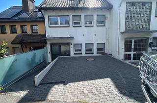 Haus kaufen in 58285 Gevelsberg, Gevelsberg - Reihenmittelhaus mit Einliegerwohnung