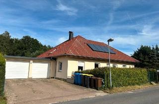 Haus kaufen in 18574 Garz, Garz/Rügen - Winkelbungalow mit großem Grundstück zentral auf Rügen