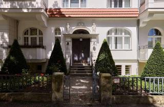 Wohnung kaufen in Egerstraße, 14193 Schmargendorf, 7-Zimmer-Altbauwohnung mit Kamin und Südbalkon in Berlin-Schmargendorf