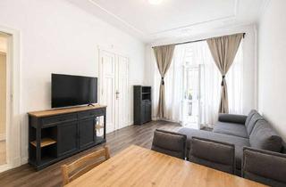 Wohnung kaufen in 13585 Spandau, Altbaucharme trifft Balkon: Wohnjuwel nahe S-Bahnhof Spandau