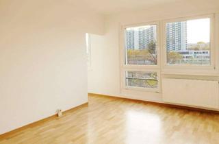 Wohnung mieten in Braunsdorfer Straße 123, 01159 Gorbitz-Ost, Achtung Baustelle: wir renovieren eine 1-Zimmer-Wohnung für Sie!