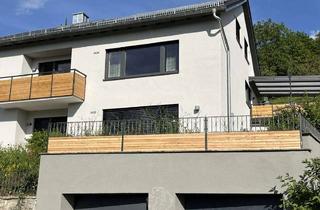 Wohnung mieten in 97236 Randersacker, Modernes Wohnen in Randersacker – attraktive Erdgeschosswohnung mit zwei Terrassen und gehobener Aus