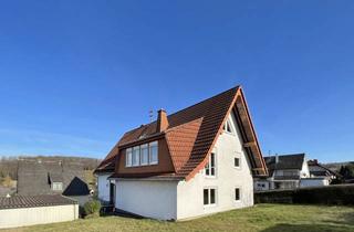 Haus kaufen in 57520 Friedewald, Großzügiges Zweifamilienhaus mit 3 Garagen und Garten