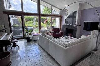 Einfamilienhaus kaufen in Danziger Straße, 38685 Langelsheim, Großzügiges Einfamilienhaus mit Einliegerwohnung, Kamin und drei Garagen in ruhiger Lage