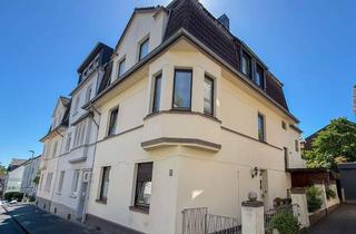 Haus kaufen in 40699 Erkrath, Drei-Familienhaus mit Balkon, Sonnenterrasse & Garten