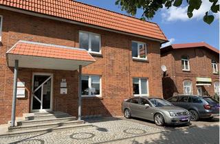Gewerbeimmobilie kaufen in Ludwigsluster Straße 32, 19370 Parchim, Vollvermietung! Renditestarkes Bürogebäude in Parchim