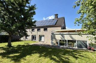 Mehrfamilienhaus kaufen in 58730 Fröndenberg, Fröndenberg-Ardey: Attraktives und solides Wohnhaus in Privatstraße mit drei vermieteten Einheiten!