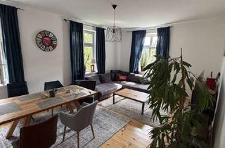 Wohnung kaufen in Herkulesstraße 101, 34119 West, Attraktive Kapitalanlage: Vermietete 2-Zimmer-Altbauwohnung mit Balkon im Vorderen Westen