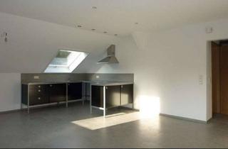 Wohnung mieten in Volmestraße 85, 58515 Lüdenscheid, Helle sanierte Wohnung : 1,5-Zimmer-Dachgeschosswohnung in Lüdenscheid