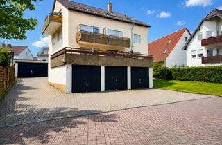 Haus kaufen in 71292 Friolzheim, Attraktives, teilweise vermietetes Dreifamilienhaus mit vier Garagen in guter zentaler Wohnlage