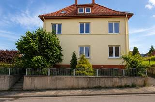 Mehrfamilienhaus kaufen in 31789 Hameln, Modernisiertes Mehrfamilienhaus mit 3 Wohneinheiten, 2 Garagen, Garten und Ausbaupotenzial