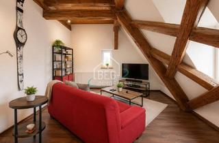 Wohnung kaufen in 74523 Schwäbisch Hall, Dachgeschosswohnung im denkmalgeschützten Fachwerkhaus der Altstadt